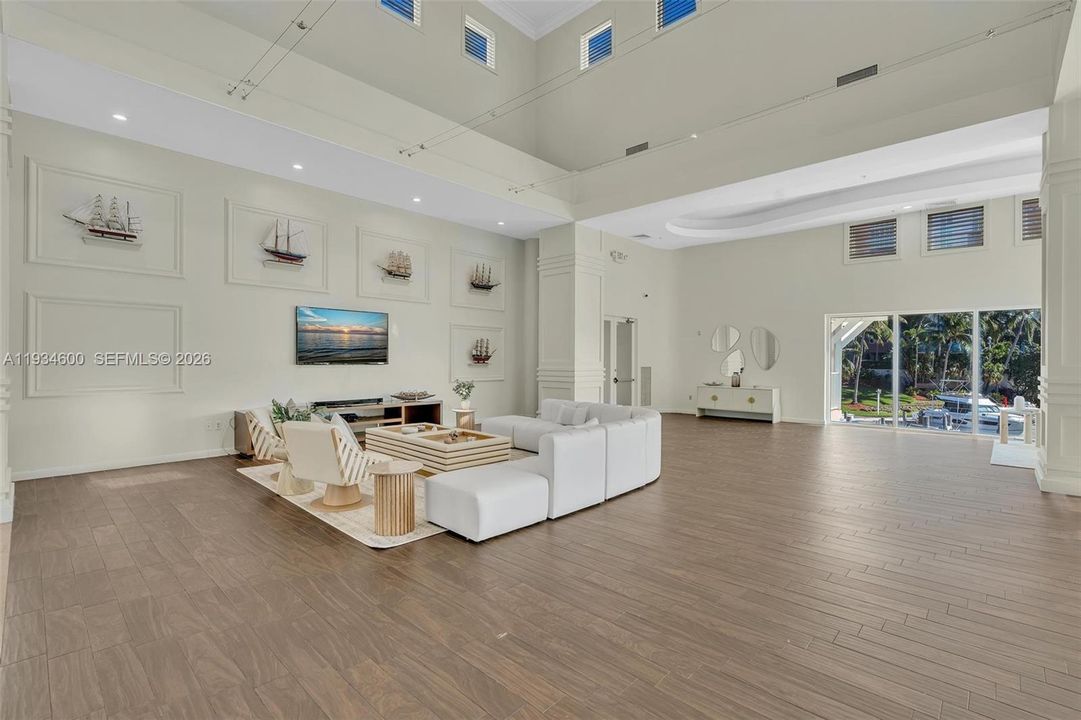 For Sale: $675,000 (2 beds, 2 baths, 1730 Square Feet)