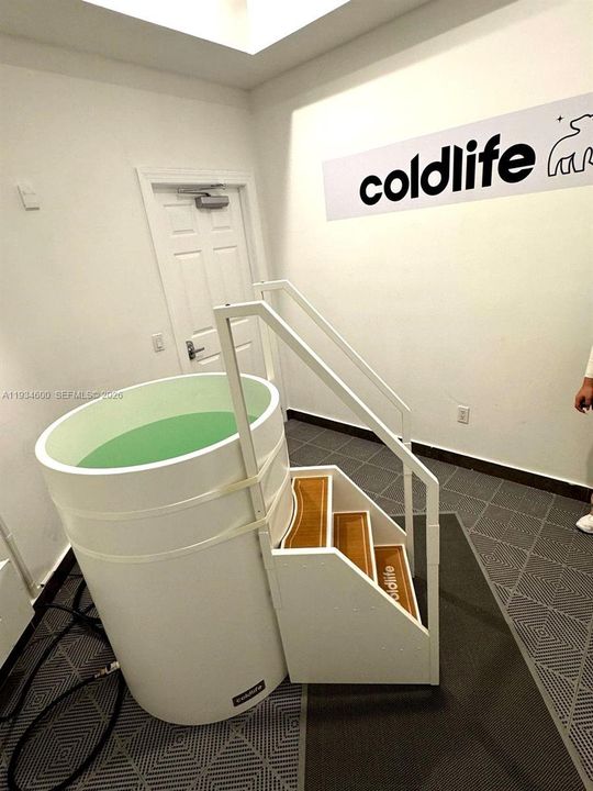 待售: $735,000 (2 贝兹, 2 浴室, 1730 平方英尺)