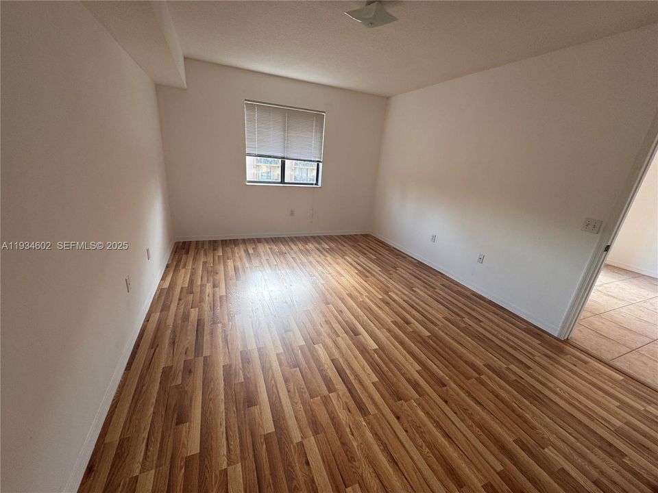 待售: $370,000 (3 贝兹, 2 浴室, 1187 平方英尺)