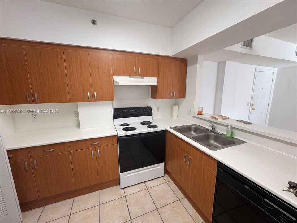 待售: $370,000 (3 贝兹, 2 浴室, 1187 平方英尺)