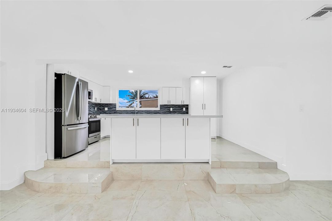 For Sale: $705,000 (4 beds, 2 baths, 1871 Square Feet)