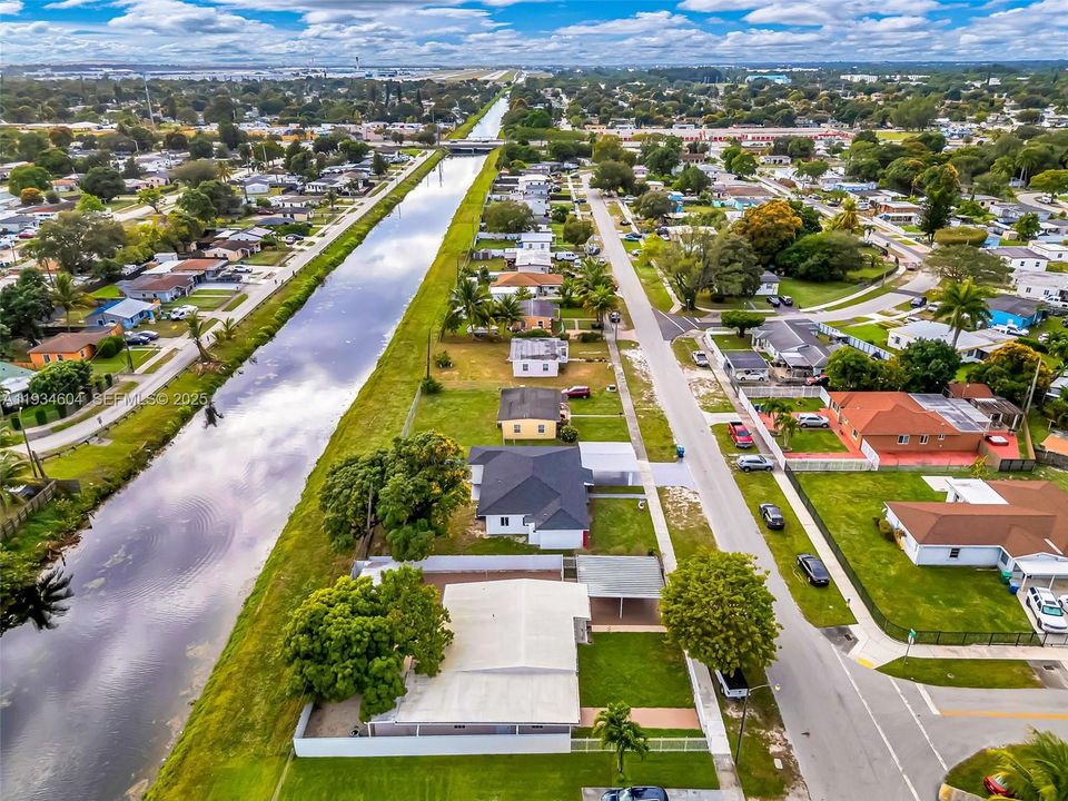 For Sale: $705,000 (4 beds, 2 baths, 1871 Square Feet)