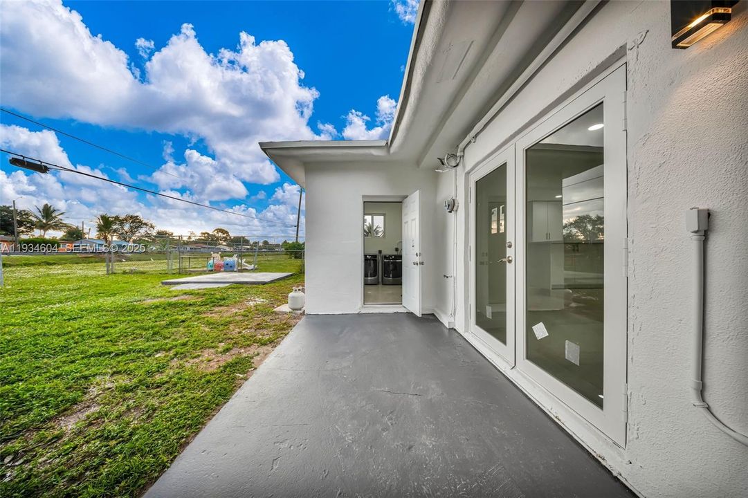 For Sale: $705,000 (4 beds, 2 baths, 1871 Square Feet)