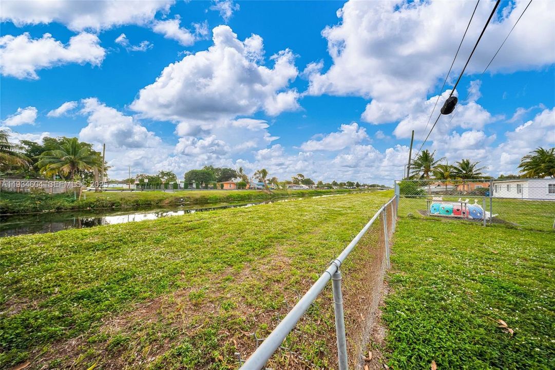 For Sale: $705,000 (4 beds, 2 baths, 1871 Square Feet)