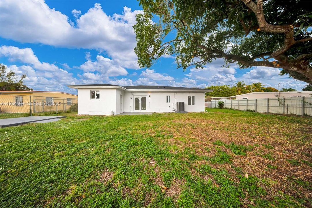 For Sale: $705,000 (4 beds, 2 baths, 1871 Square Feet)