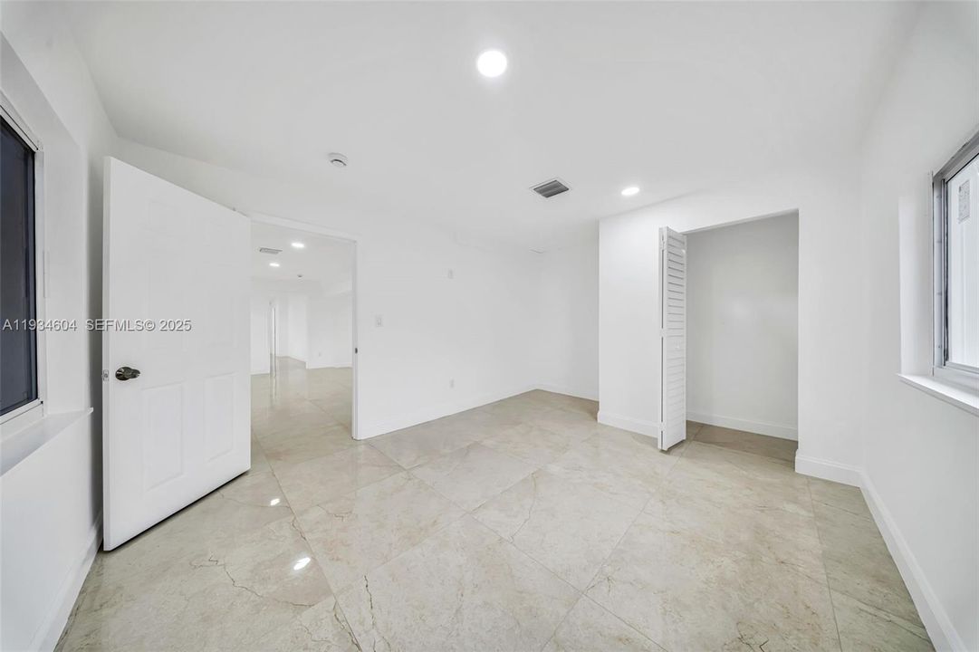 For Sale: $705,000 (4 beds, 2 baths, 1871 Square Feet)