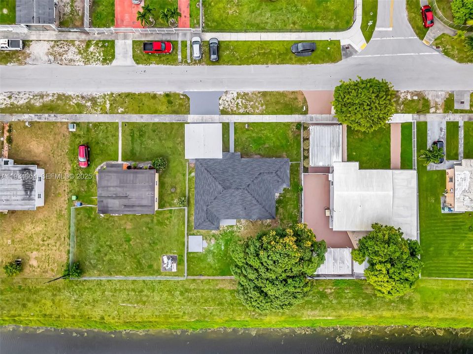 For Sale: $705,000 (4 beds, 2 baths, 1871 Square Feet)