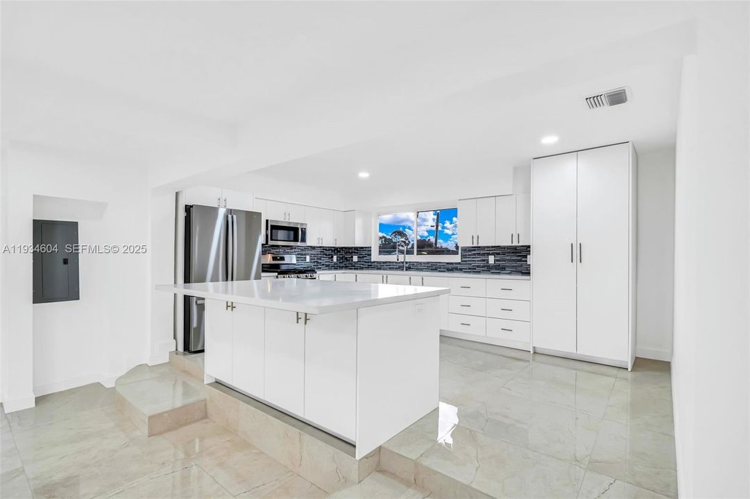 For Sale: $705,000 (4 beds, 2 baths, 1871 Square Feet)