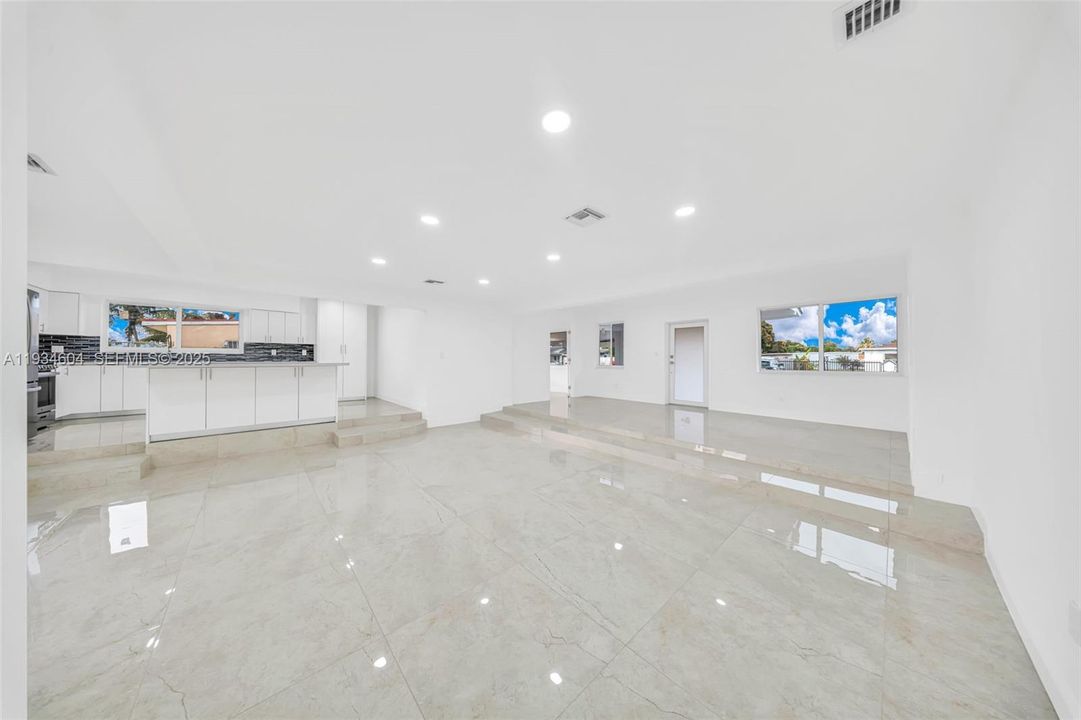 For Sale: $705,000 (4 beds, 2 baths, 1871 Square Feet)