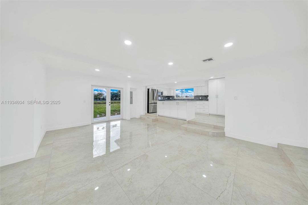 For Sale: $705,000 (4 beds, 2 baths, 1871 Square Feet)