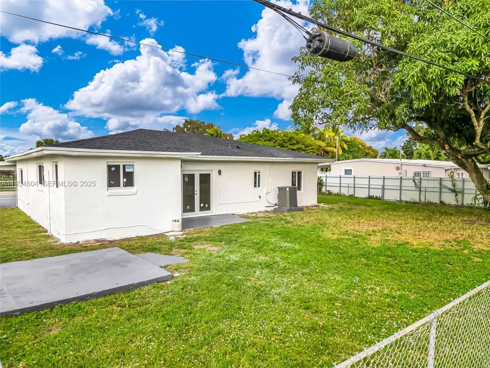 For Sale: $705,000 (4 beds, 2 baths, 1871 Square Feet)