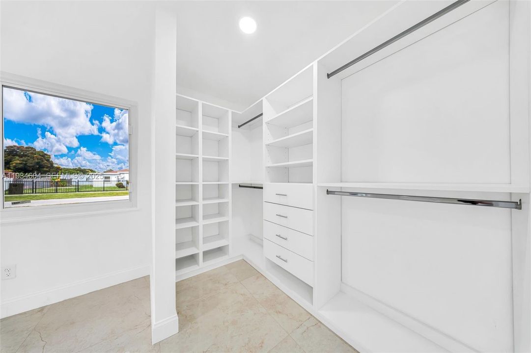 For Sale: $705,000 (4 beds, 2 baths, 1871 Square Feet)