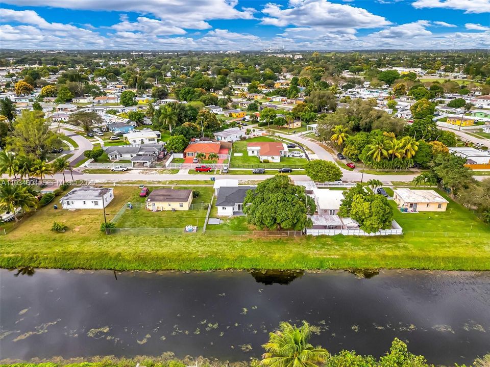 For Sale: $705,000 (4 beds, 2 baths, 1871 Square Feet)