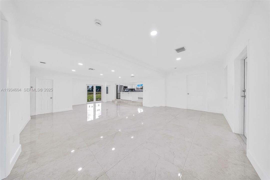 For Sale: $705,000 (4 beds, 2 baths, 1871 Square Feet)