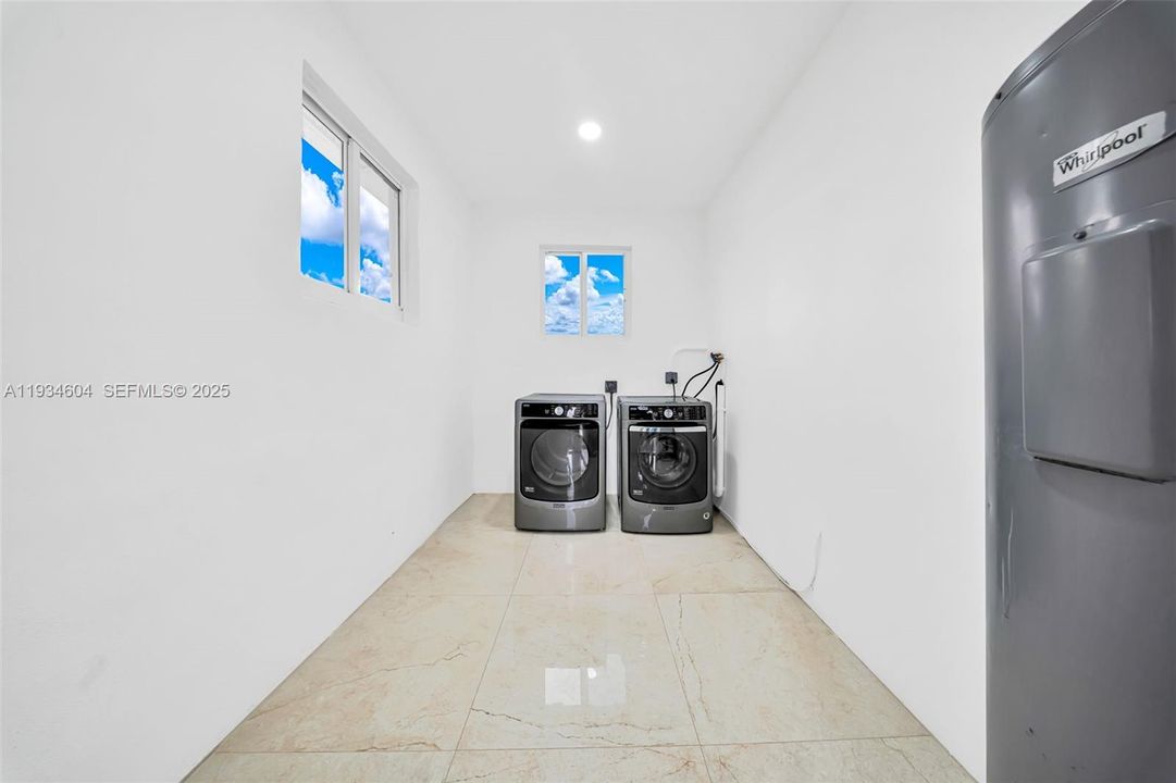 For Sale: $705,000 (4 beds, 2 baths, 1871 Square Feet)