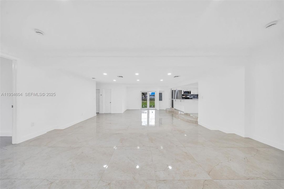 For Sale: $705,000 (4 beds, 2 baths, 1871 Square Feet)