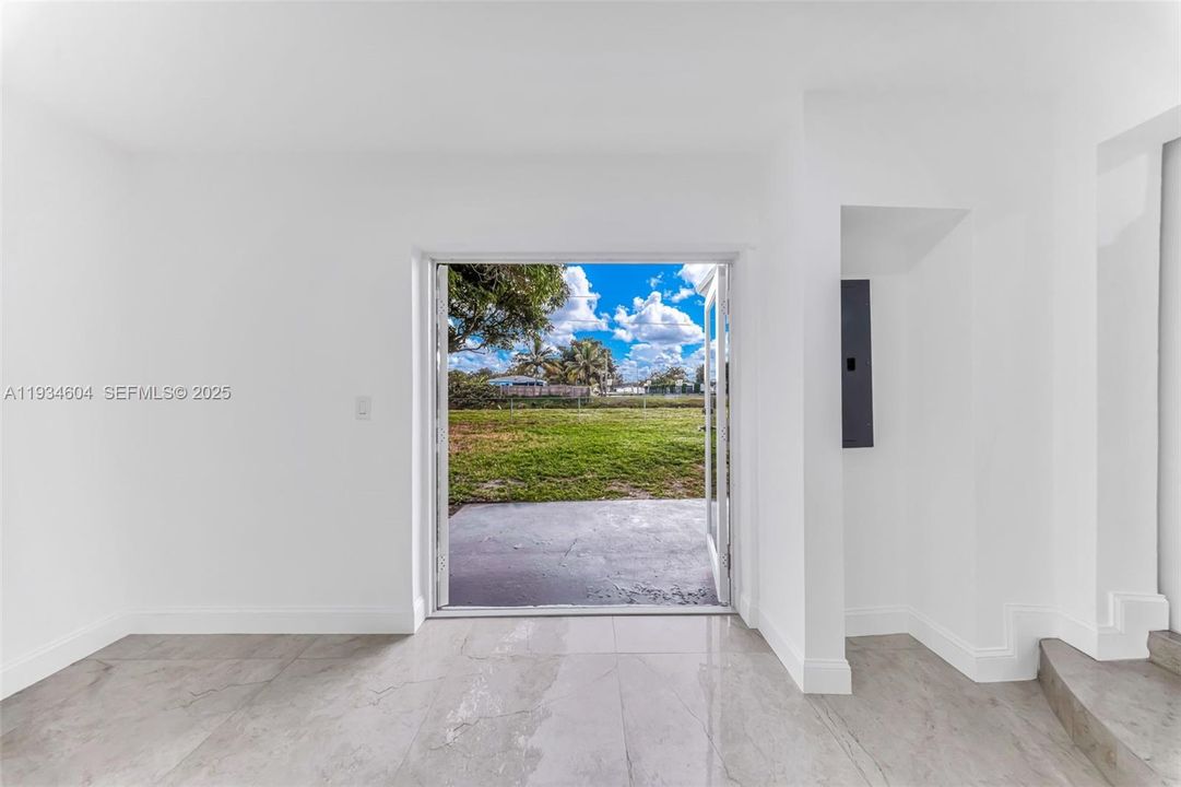 For Sale: $705,000 (4 beds, 2 baths, 1871 Square Feet)