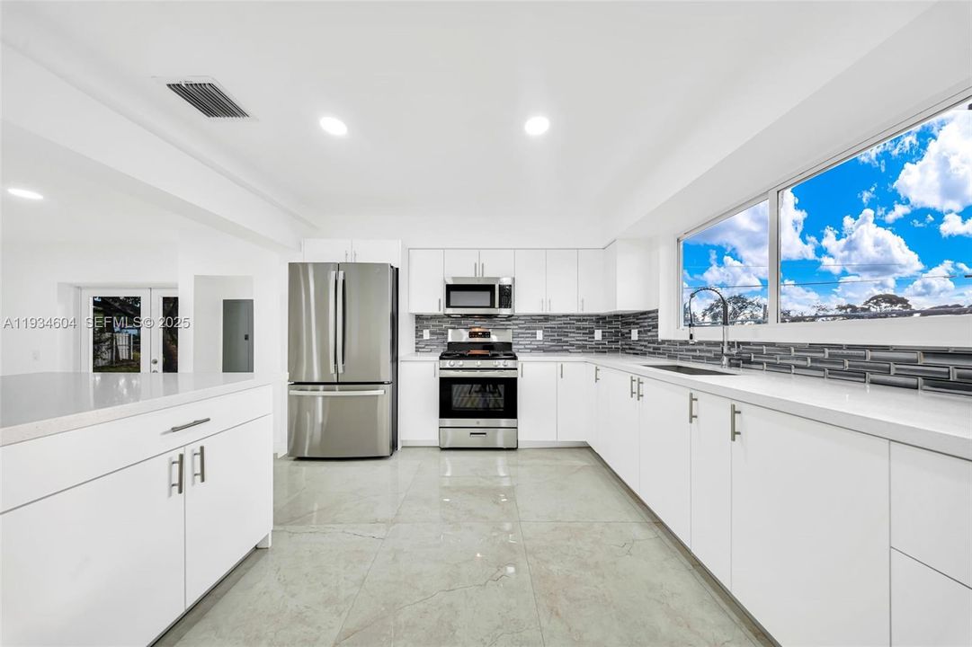 For Sale: $705,000 (4 beds, 2 baths, 1871 Square Feet)