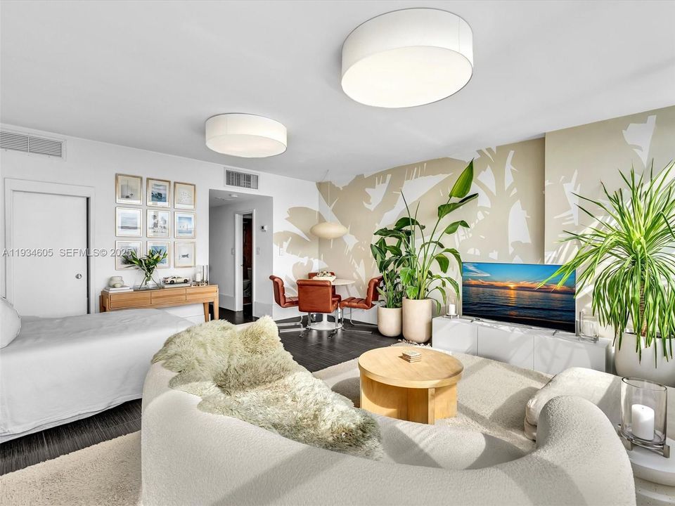 For Rent: $3,000 (0 beds, 1 baths, 592 Square Feet)