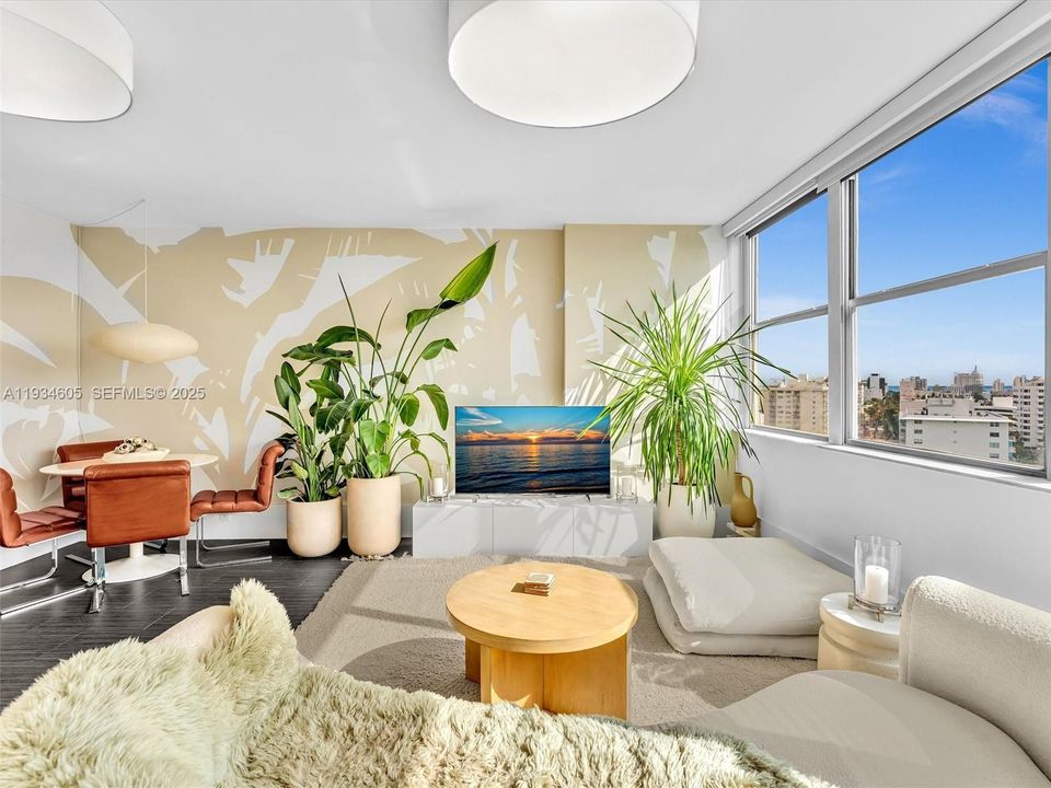 For Rent: $3,000 (0 beds, 1 baths, 592 Square Feet)