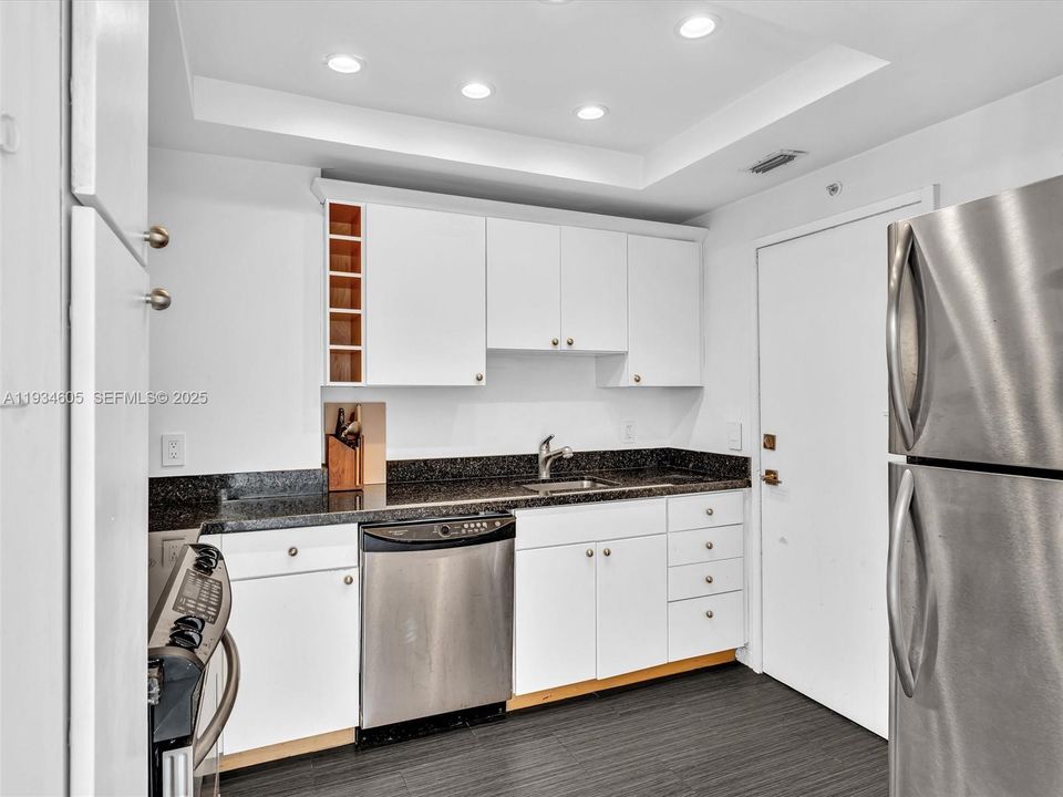 For Rent: $3,000 (0 beds, 1 baths, 592 Square Feet)