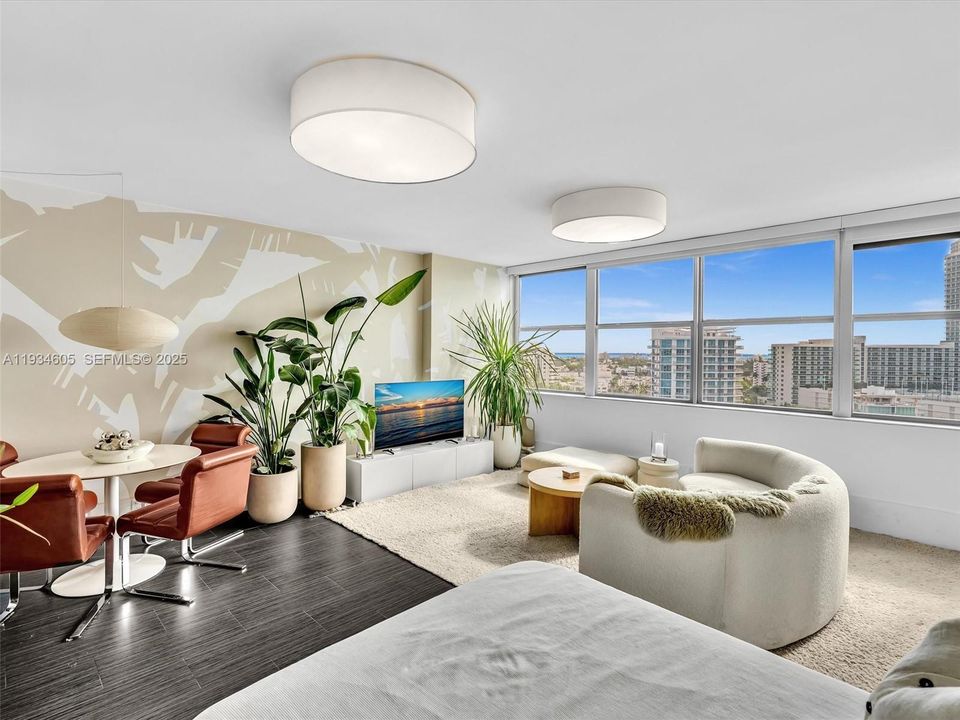 For Rent: $3,000 (0 beds, 1 baths, 592 Square Feet)