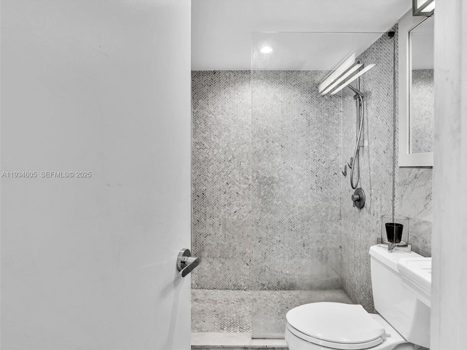 For Rent: $3,000 (0 beds, 1 baths, 592 Square Feet)