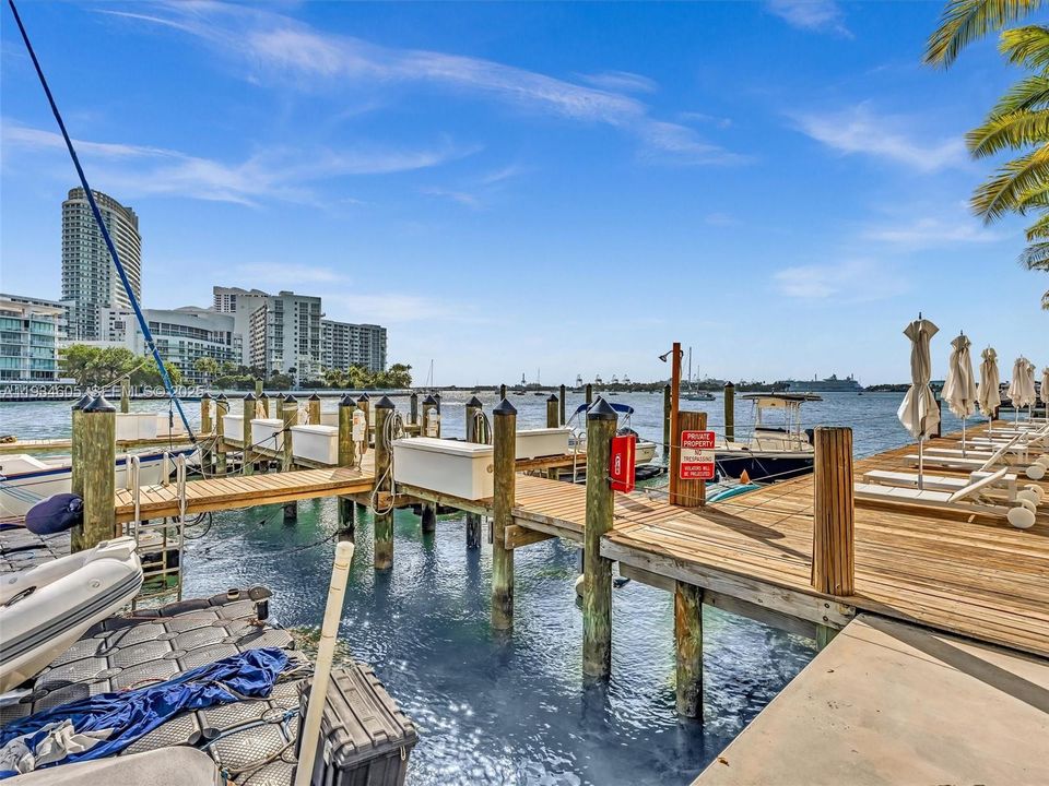 For Rent: $3,000 (0 beds, 1 baths, 592 Square Feet)