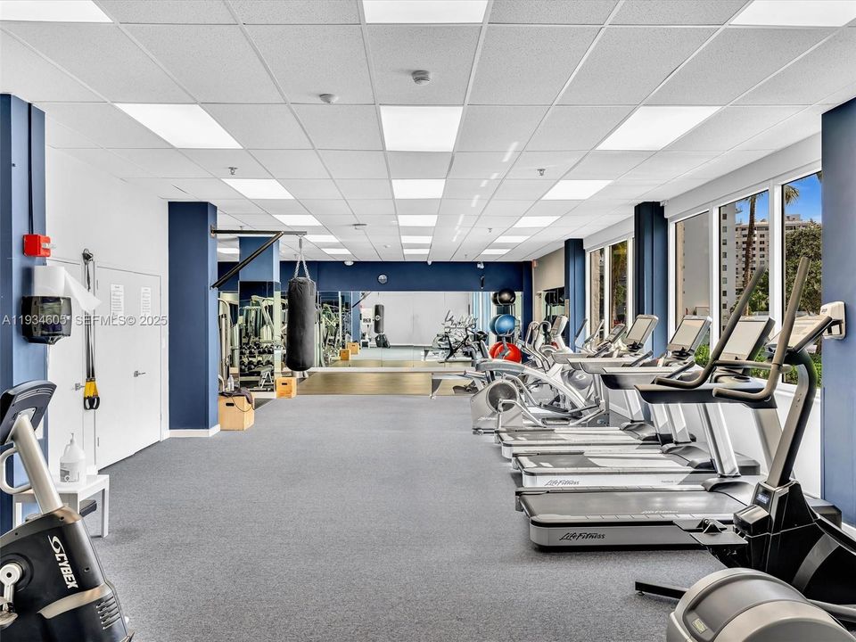 For Rent: $3,000 (0 beds, 1 baths, 592 Square Feet)