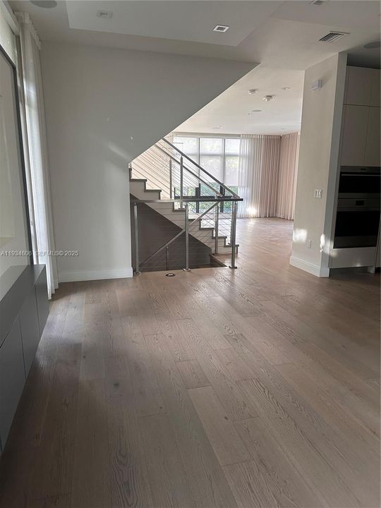 出租: $6,500 (4 贝兹, 3 浴室, 2844 平方英尺)