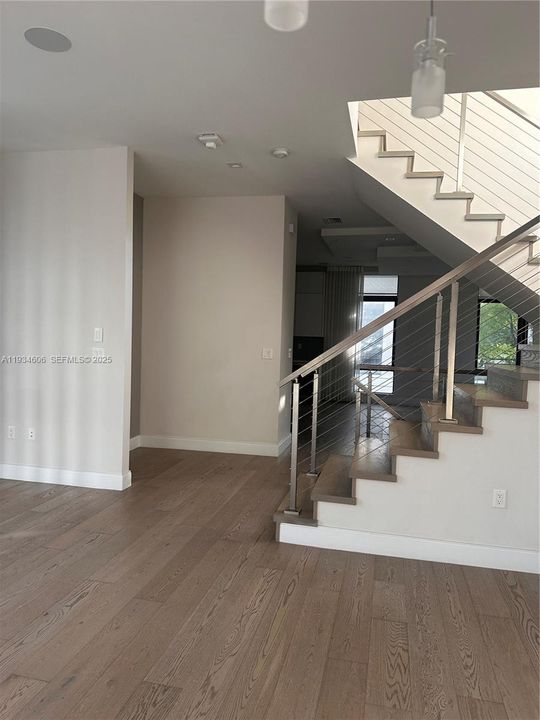 出租: $6,500 (4 贝兹, 3 浴室, 2844 平方英尺)