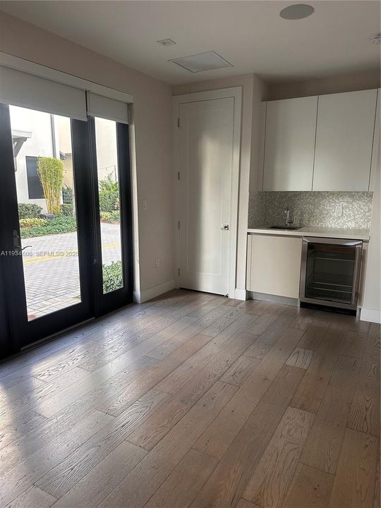 出租: $6,500 (4 贝兹, 3 浴室, 2844 平方英尺)