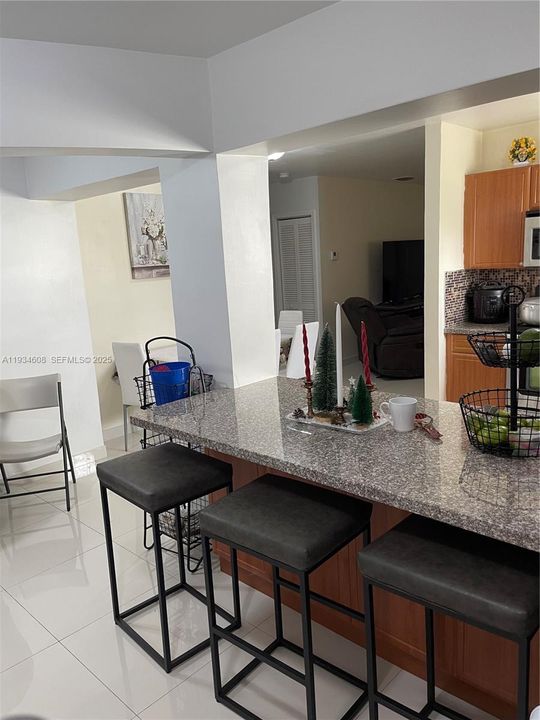 For Rent: $3,500 (4 beds, 2 baths, 1653 Square Feet)