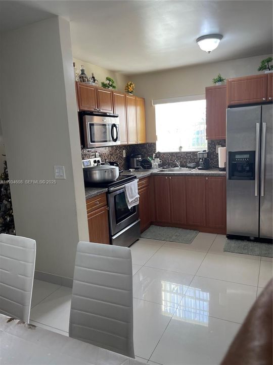 For Rent: $3,500 (4 beds, 2 baths, 1653 Square Feet)