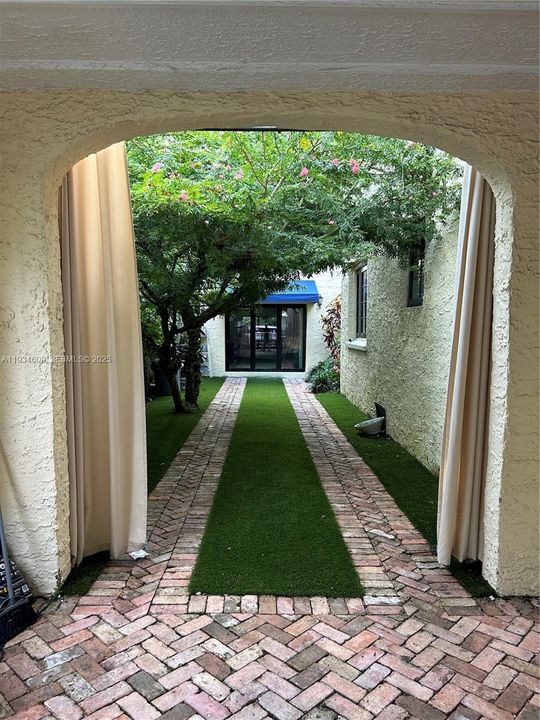 В аренду: $5,600 (3 спален, 2 ванн, 1407 Квадратных фут)