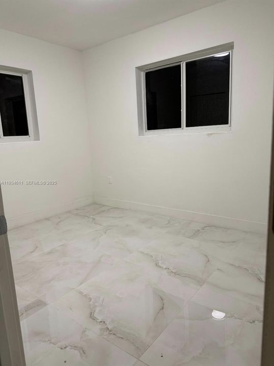 В аренду: $3,000 (3 спален, 1 ванн, 994 Квадратных фут)