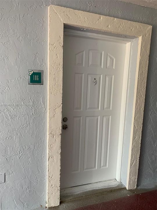 待售: $235,000 (1 贝兹, 1 浴室, 813 平方英尺)