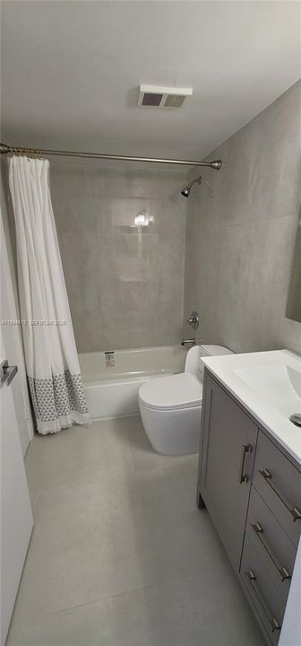 待售: $235,000 (1 贝兹, 1 浴室, 813 平方英尺)