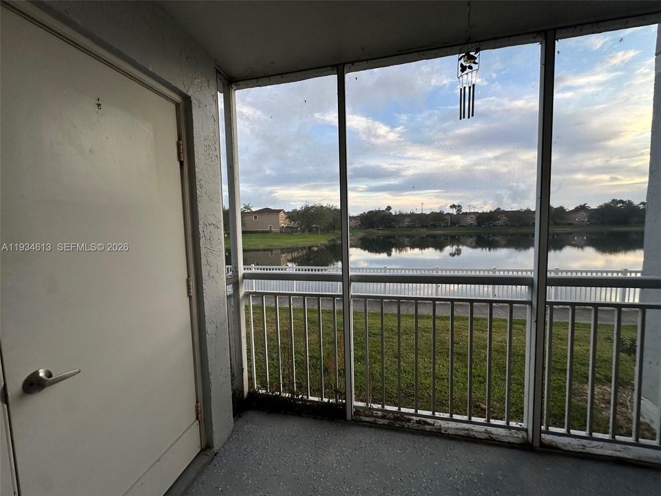 待售: $235,000 (1 贝兹, 1 浴室, 813 平方英尺)