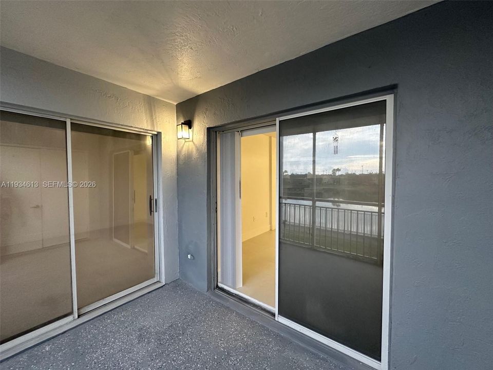 待售: $235,000 (1 贝兹, 1 浴室, 813 平方英尺)