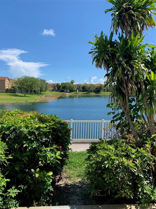 待售: $235,000 (1 贝兹, 1 浴室, 813 平方英尺)