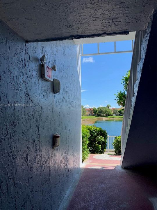 待售: $235,000 (1 贝兹, 1 浴室, 813 平方英尺)