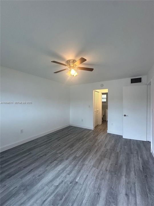 待售: $215,000 (1 贝兹, 1 浴室, 0 平方英尺)