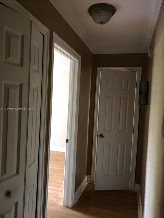 For Sale: $190,000 (1 beds, 1 baths, 664 Square Feet)