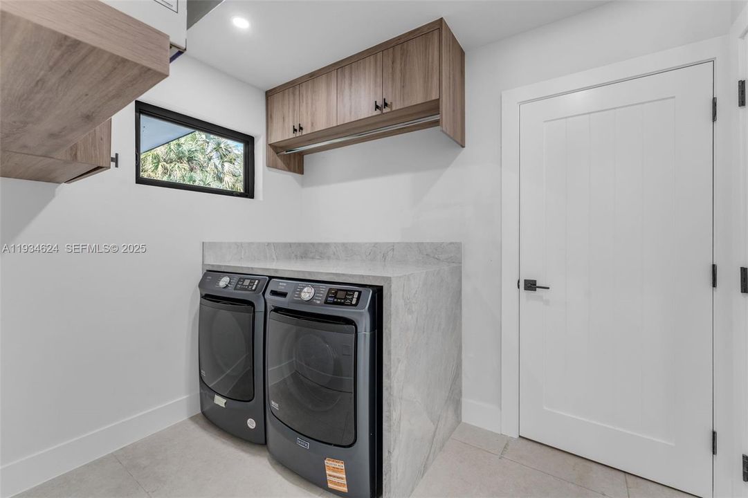 В аренду: $11,000 (4 спален, 3 ванн, 2847 Квадратных фут)