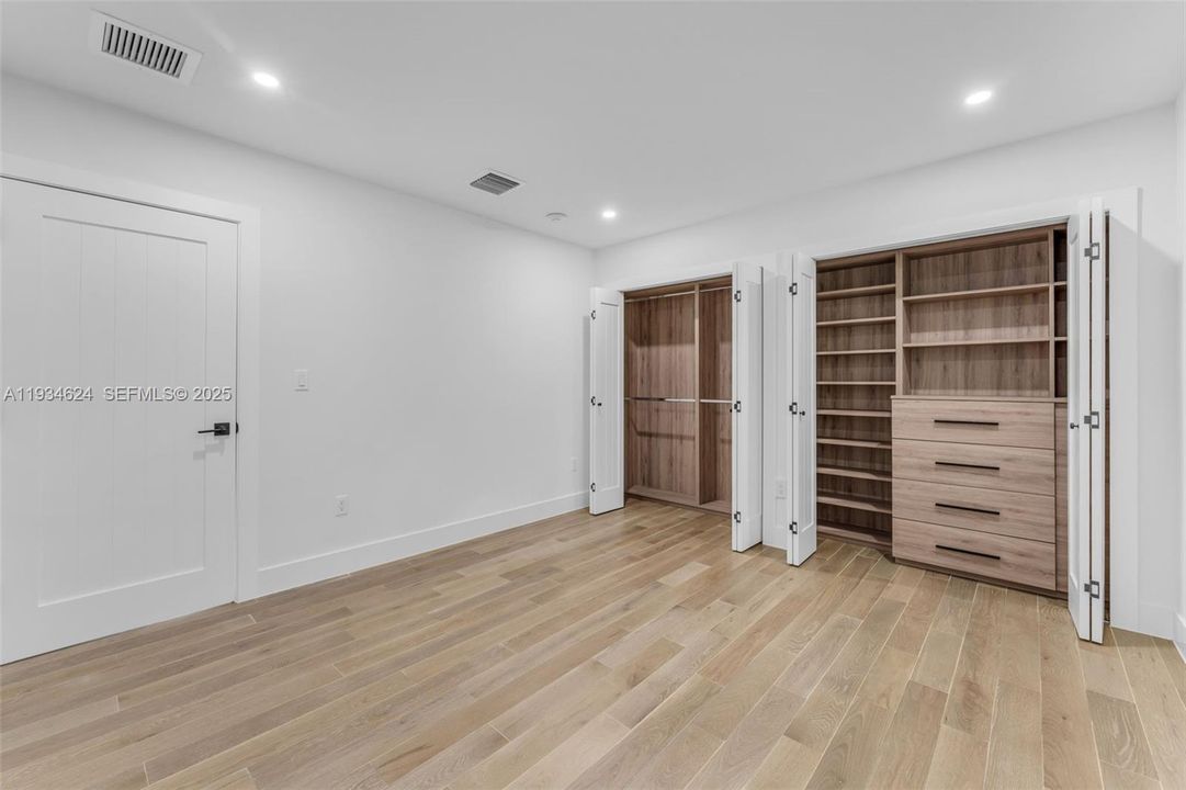 В аренду: $11,000 (4 спален, 3 ванн, 2847 Квадратных фут)