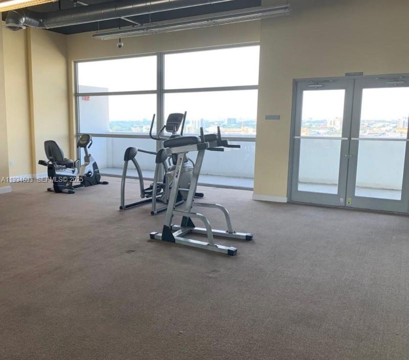 待售: $349,000 (2 贝兹, 2 浴室, 950 平方英尺)