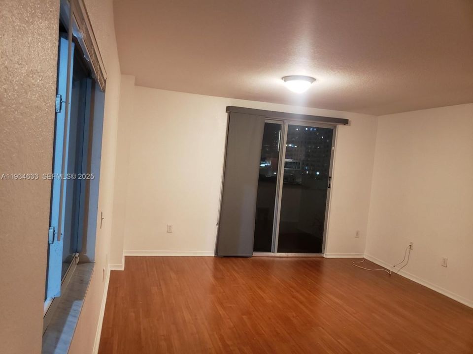 待售: $349,000 (2 贝兹, 2 浴室, 950 平方英尺)