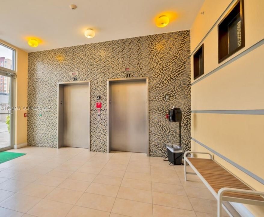 待售: $349,000 (2 贝兹, 2 浴室, 950 平方英尺)