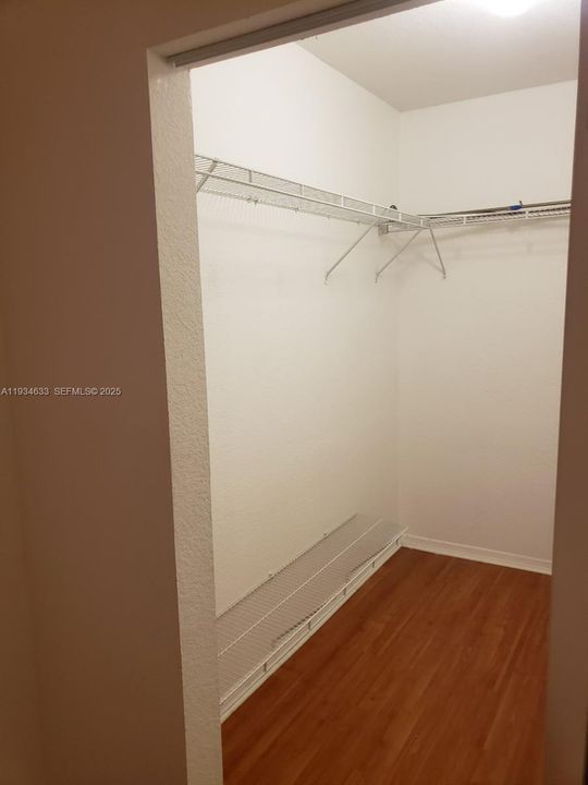 待售: $349,000 (2 贝兹, 2 浴室, 950 平方英尺)